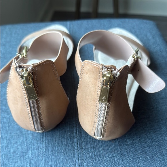 Kenneth Cole Reaction Tan Sandals Minimalist Design - Picture 3 of 5